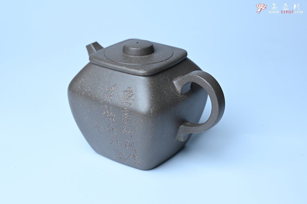 紫砂壶图片：美壶特惠 精致青灰段泥混方巨轮壶 茶壶 无事竹间坐 有情化外游 - 全手工紫砂壶网