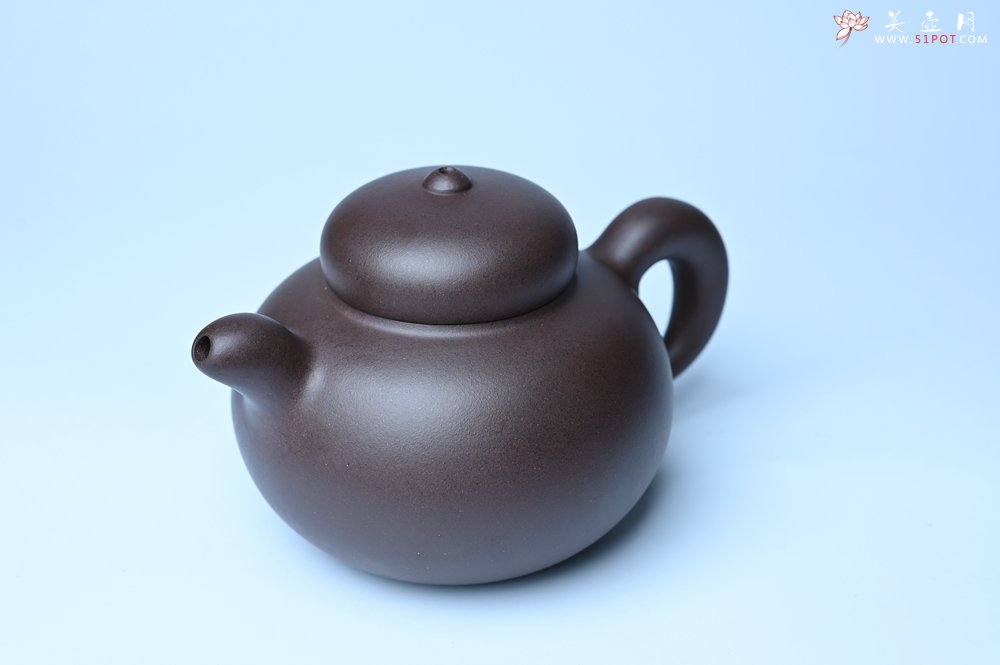 紫砂壶图片：美壶特惠 精致优质黑星土道洪风格德福壶 茶人醉爱 - 全手工紫砂壶网