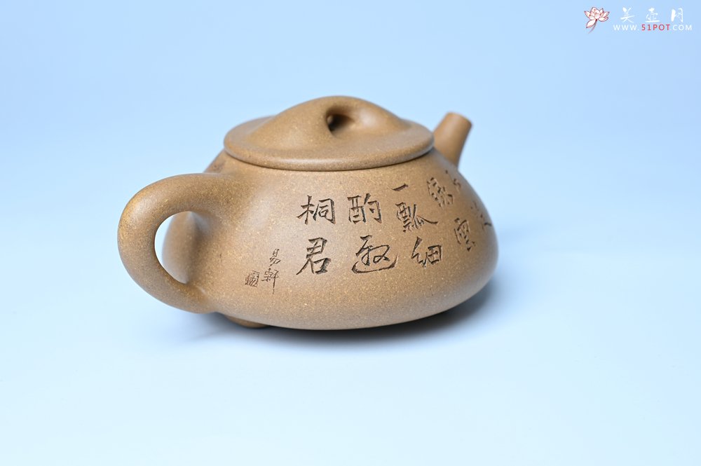 紫砂壶图片：潜力股周小培全手工老黄段泥（家藏老料 油润无比 识者自知）景舟石瓢 装饰鳜鱼图 双贵图 寓意富贵如意 - 全手工紫砂壶网