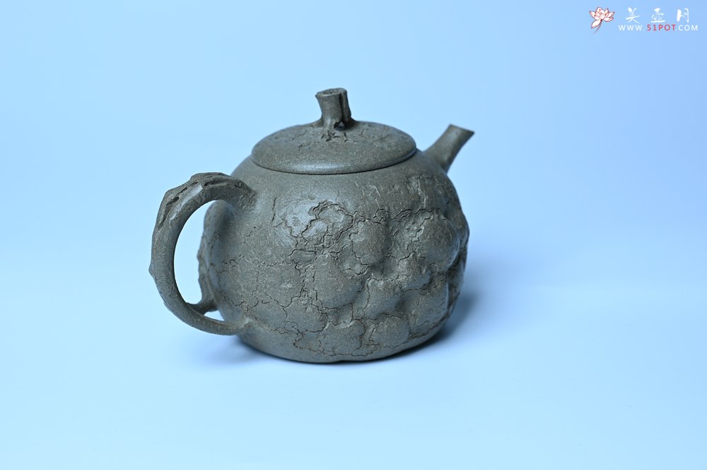 紫砂壶图片：美壶特惠 特好老青段泥云松供春壶 茶人醉爱 - 全手工紫砂壶网