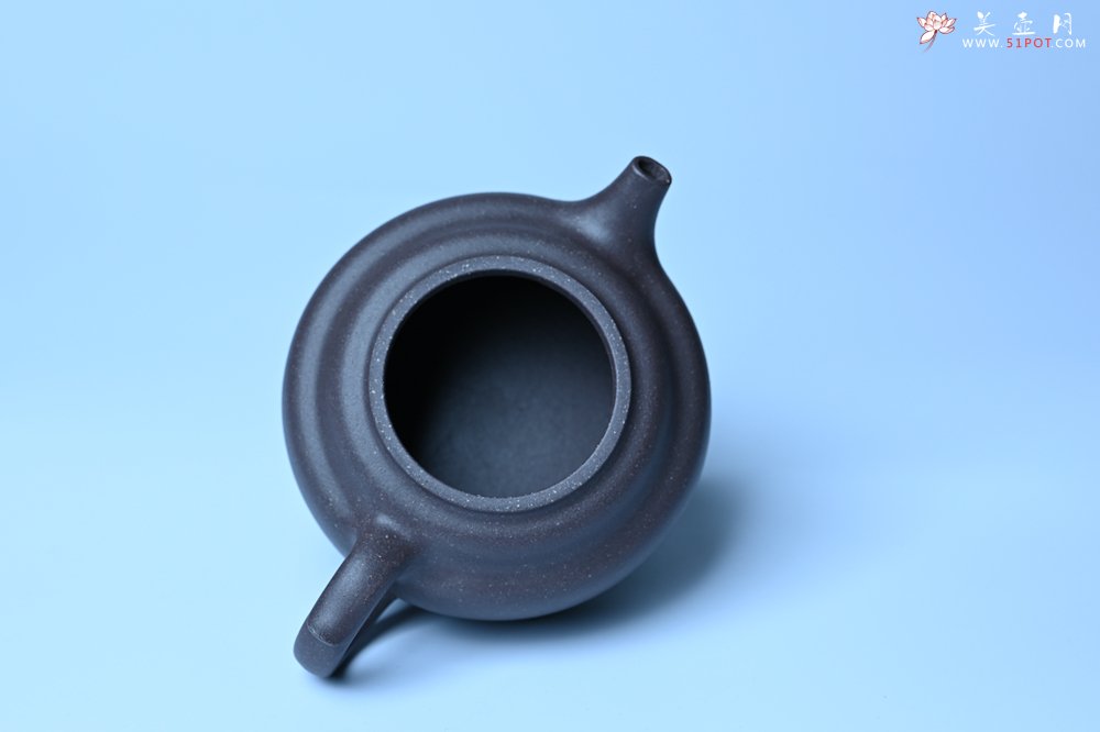 紫砂壶图片：美壶特惠 精品青灰泥玉兔紫砂壶 茶人醉爱 - 全手工紫砂壶网