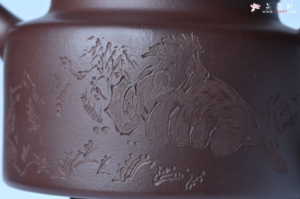 紫砂壶图片：油润底曹青 全手工德中茶壶 装饰人物特文气 - 全手工紫砂壶网