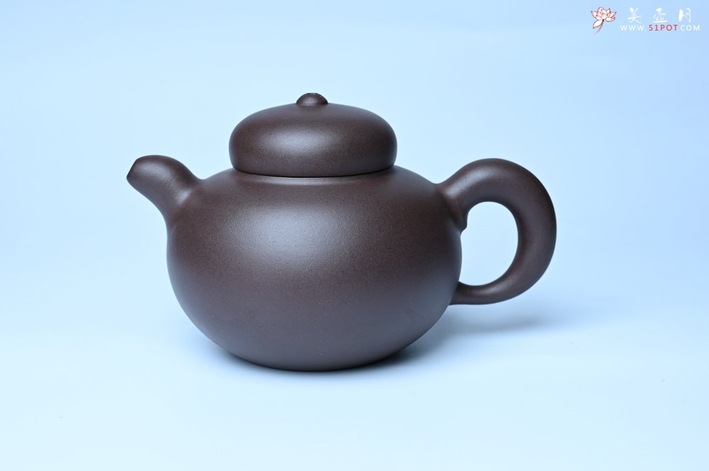 紫砂壶图片：美壶特惠 精致优质黑星土道洪风格德福壶 茶人醉爱 - 全手工紫砂壶网