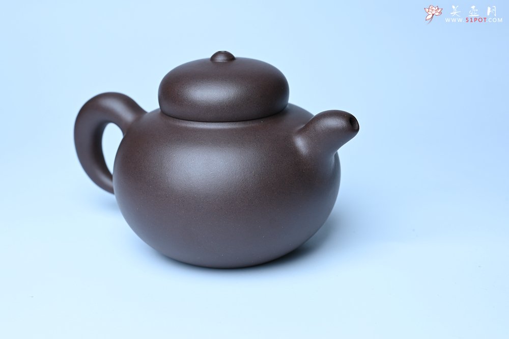 紫砂壶图片：美壶特惠 精致优质黑星土道洪风格德福壶 茶人醉爱 - 全手工紫砂壶网