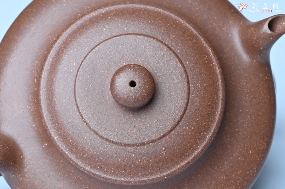 紫砂壶图片：潜力股周小培 特好文革老紫泥 全手工虚扁壶 难度大 好壶期待与您结缘 - 全手工紫砂壶网