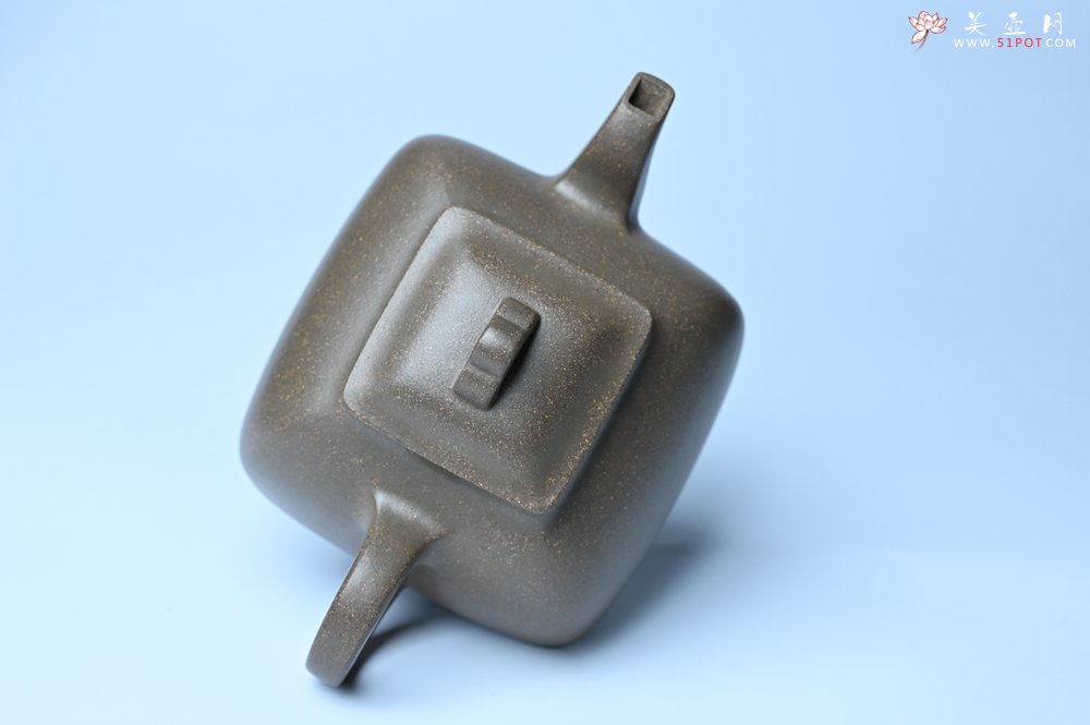 紫砂壶图片：实力派张海艳全手工蟹壳老青段泥精工弧菱壶 - 全手工紫砂壶网