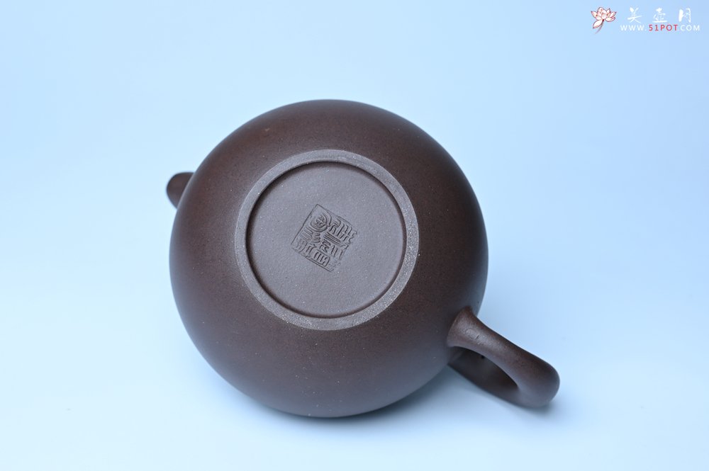 紫砂壶图片：美壶特惠 精致优质黑星土道洪风格德福壶 茶人醉爱 - 全手工紫砂壶网