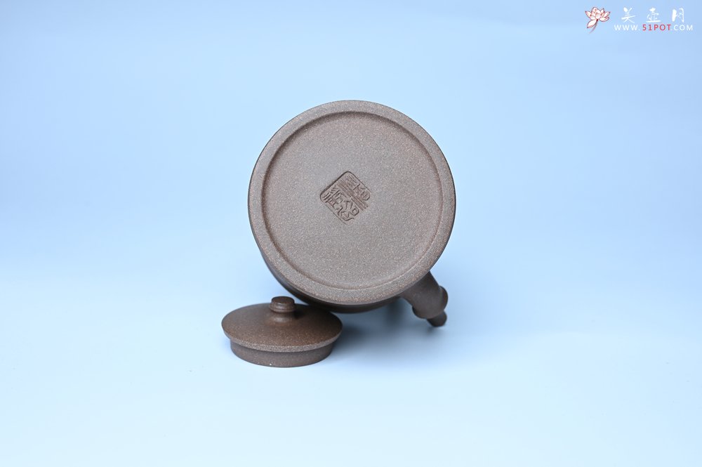 紫砂壶图片：美壶特惠 特好老段泥 精工知（知了）足（竹子）提梁 挺拔秀雅 - 全手工紫砂壶网