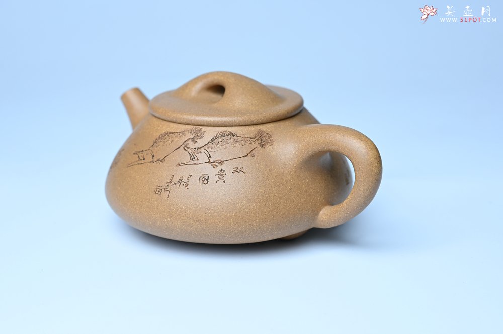紫砂壶图片：潜力股周小培全手工老黄段泥（家藏老料 油润无比 识者自知）景舟石瓢 装饰鳜鱼图 双贵图 寓意富贵如意 - 全手工紫砂壶网