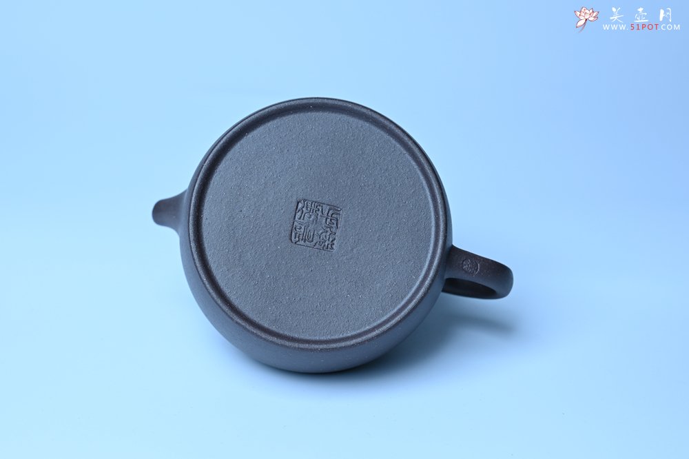 紫砂壶图片：美壶特惠 精品青灰泥玉兔紫砂壶 茶人醉爱 - 全手工紫砂壶网