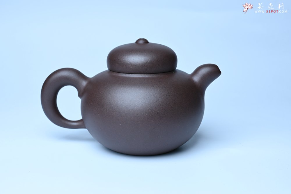 紫砂壶图片：美壶特惠 精致优质黑星土道洪风格德福壶 茶人醉爱 - 全手工紫砂壶网