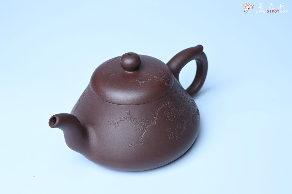 紫砂壶图片：潜力股周小培老师 全手工底槽青缘德壶 装饰通转梅花特文气 期待与您结缘 - 全手工紫砂壶网