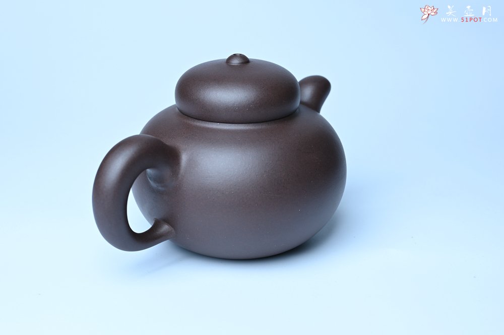 紫砂壶图片：美壶特惠 精致优质黑星土道洪风格德福壶 茶人醉爱 - 全手工紫砂壶网