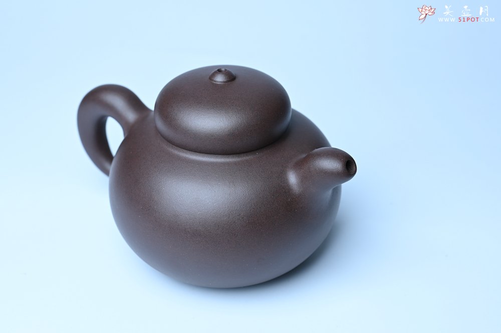 紫砂壶图片：美壶特惠 精致优质黑星土道洪风格德福壶 茶人醉爱 - 全手工紫砂壶网