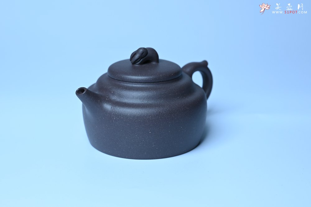 紫砂壶图片：美壶特惠 精品青灰泥玉兔紫砂壶 茶人醉爱 - 全手工紫砂壶网