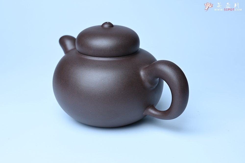 紫砂壶图片：美壶特惠 精致优质黑星土道洪风格德福壶 茶人醉爱 - 全手工紫砂壶网