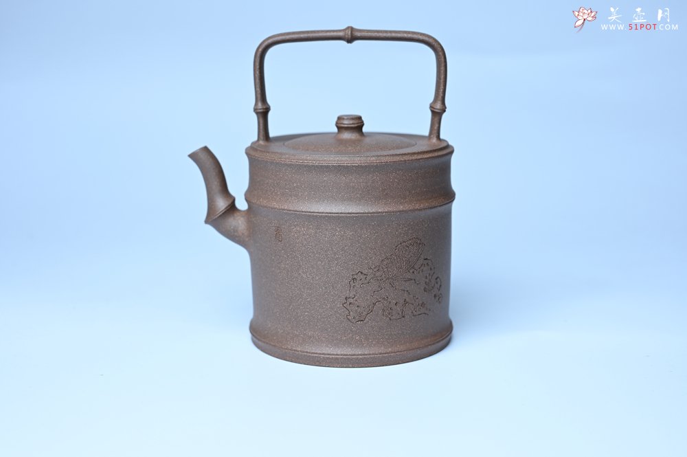 紫砂壶图片：美壶特惠 特好老段泥 精工知（知了）足（竹子）提梁 挺拔秀雅 - 全手工紫砂壶网