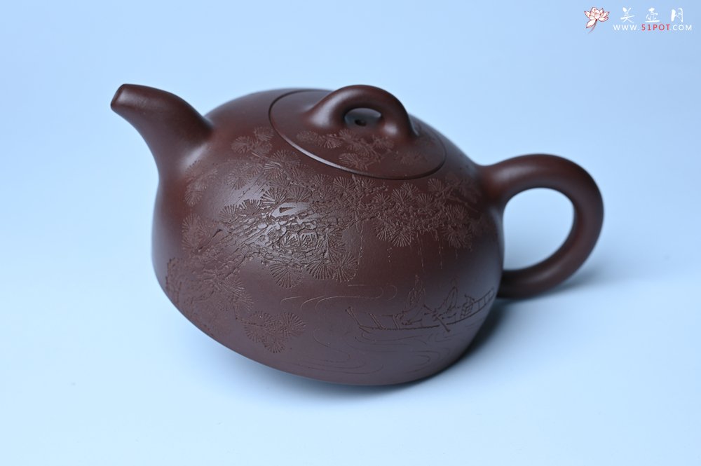 紫砂壶图片：油润底槽清 卡盖难度相当大 全手工半月紫砂壶  君臣一梦,今古空名 但远山长,云山乱,晓山青 - 全手工紫砂壶网