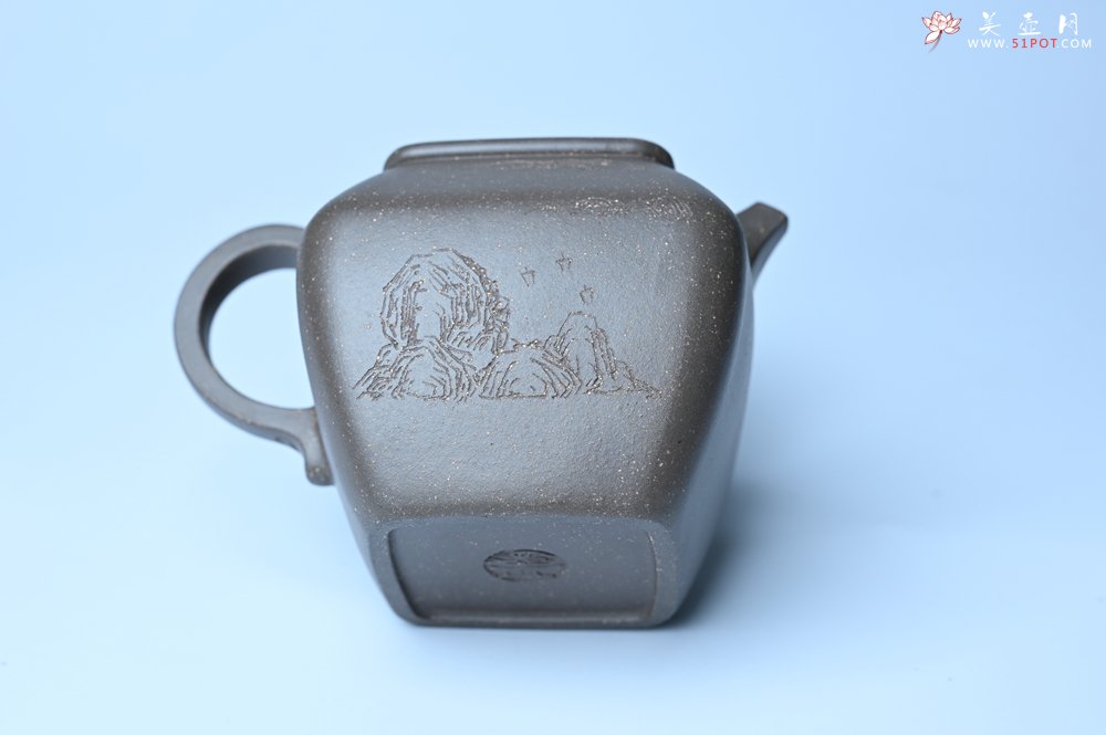 紫砂壶图片：美壶特惠 精致青灰段泥混方巨轮壶 茶壶 无事竹间坐 有情化外游 - 全手工紫砂壶网