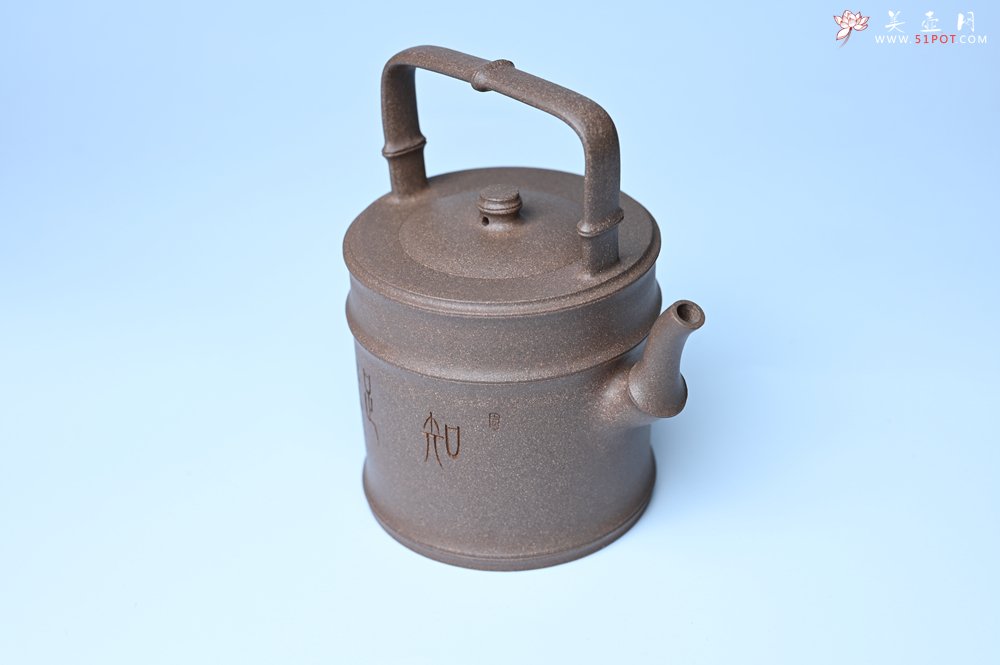 紫砂壶图片：美壶特惠 特好老段泥 精工知（知了）足（竹子）提梁 挺拔秀雅 - 全手工紫砂壶网