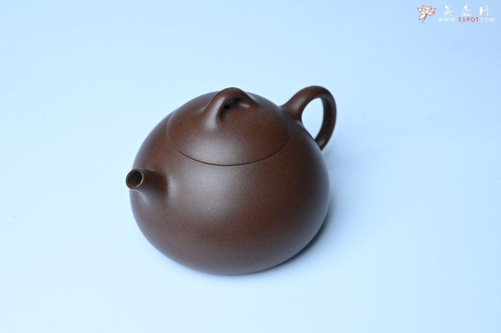 紫砂壶图片：美壶特惠 特好老紫泥小半月 茶人醉爱 - 全手工紫砂壶网