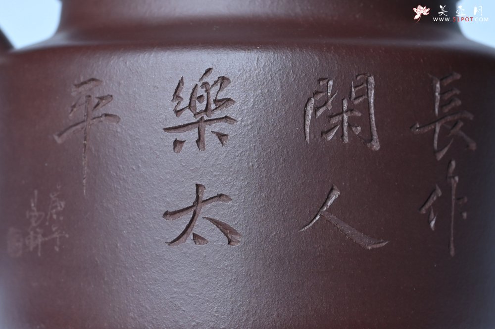 紫砂壶图片：油润底曹青 全手工德中茶壶 装饰人物特文气 - 全手工紫砂壶网