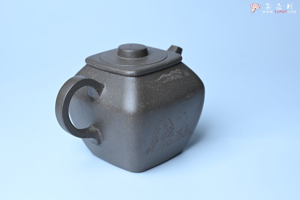 紫砂壶图片：美壶特惠 精致青灰段泥混方巨轮壶 茶壶 无事竹间坐 有情化外游 - 全手工紫砂壶网