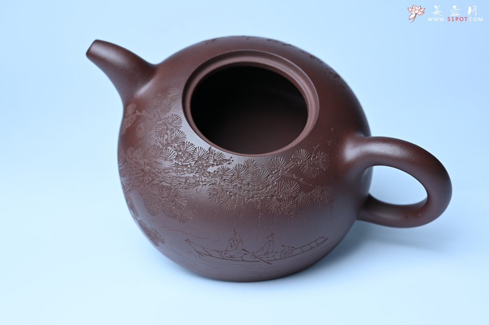 紫砂壶图片：油润底槽清 卡盖难度相当大 全手工半月紫砂壶  君臣一梦,今古空名 但远山长,云山乱,晓山青 - 全手工紫砂壶网