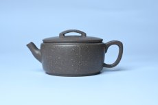 紫砂壶图片：美壶特惠 优质青灰段泥汉瓦壶 茶人醉爱 - 全手工紫砂壶网