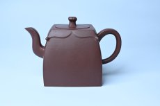 紫砂壶图片：美壶特惠 精致四方圆口壶 造型新颖 - 全手工紫砂壶网