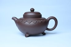 紫砂壶图片：美壶特惠 精致紫泥云肩如意壶 茶人醉爱 - 全手工紫砂壶网