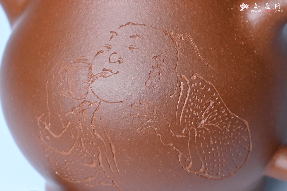 紫砂壶图片：美壶特惠 王老师 全手工红降坡泥潘壶 国助工 易轩 范小君徒杨志老师刻绘 装饰小富贵特文气 - 全手工紫砂壶网