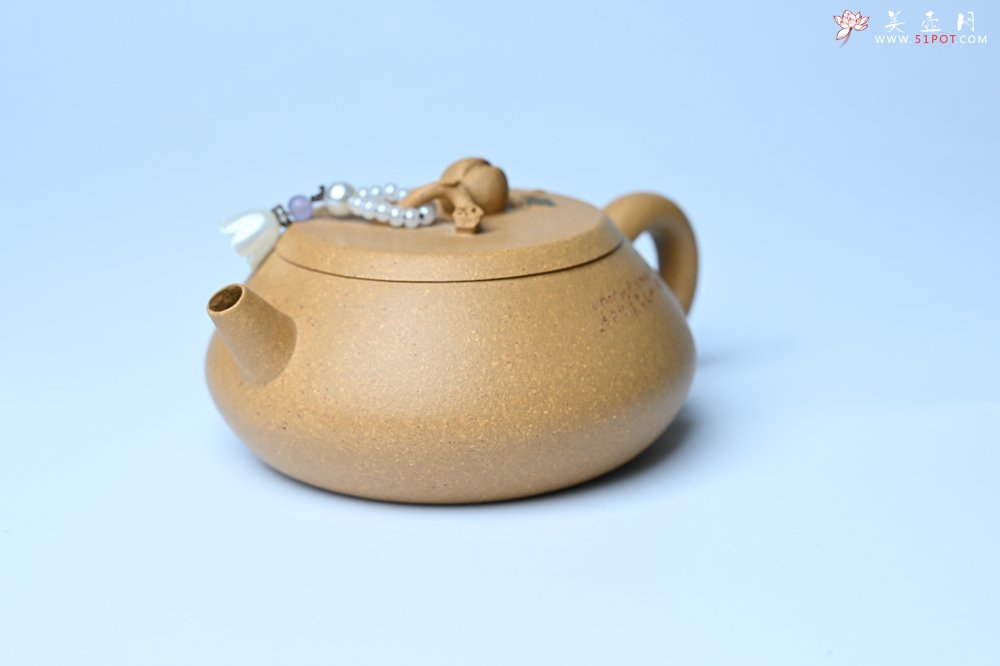紫砂壶图片：美壶特惠 特好黄龙山段泥香桃壶 桃和叶特灵动 仿生佳作 - 全手工紫砂壶网