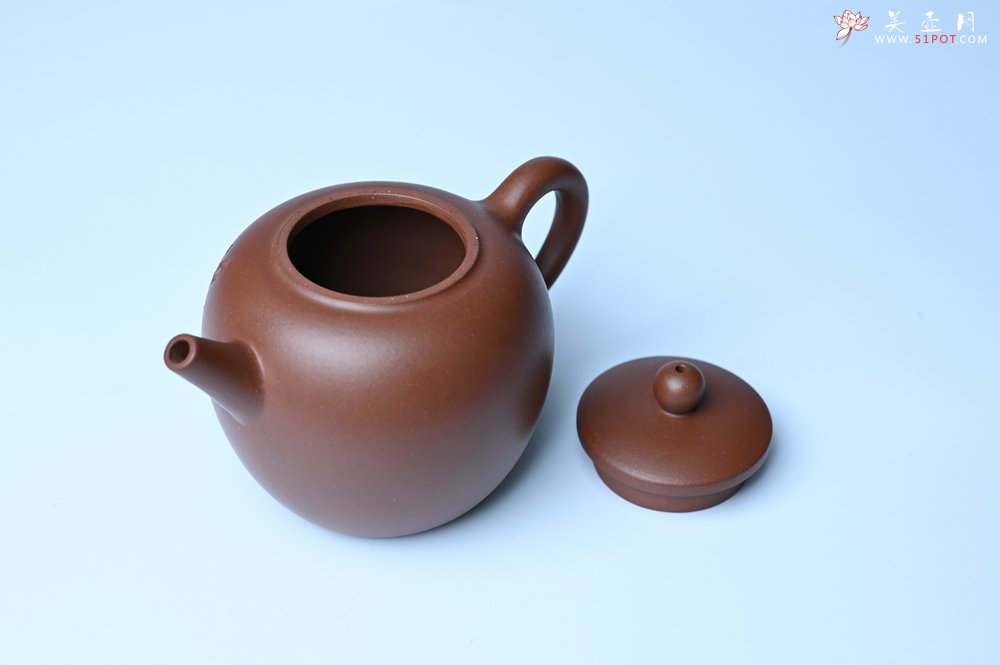 紫砂壶图片：毛国强入室弟子黄云初 特好老紫泥清莲壶 何水法书法清白 刘世涛伯陶刻 - 全手工紫砂壶网