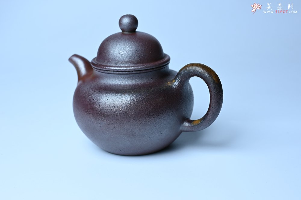 紫砂壶图片：美壶特惠 精致柴烧青灰泥掇球壶 茶人醉爱 - 全手工紫砂壶网