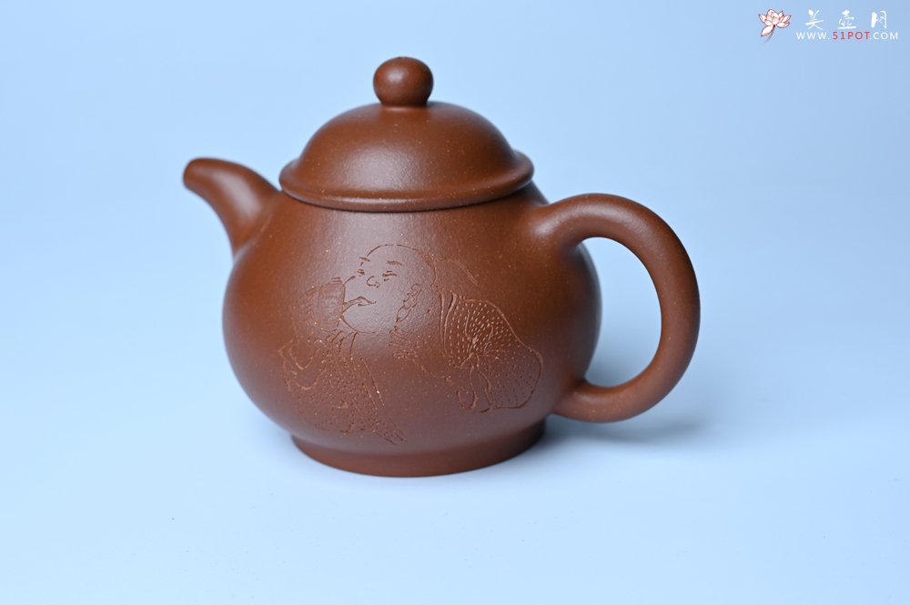 紫砂壶图片：美壶特惠 王老师 全手工红降坡泥潘壶 国助工 易轩 范小君徒杨志超老师刻绘 装饰小富贵特文气 - 全手工紫砂壶网
