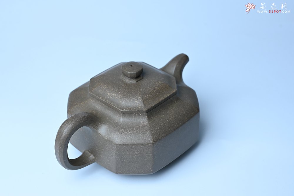 紫砂壶图片：实力派张海艳全手工蟹壳老青段泥精工八方侧角壶 气势磅礴 - 全手工紫砂壶网