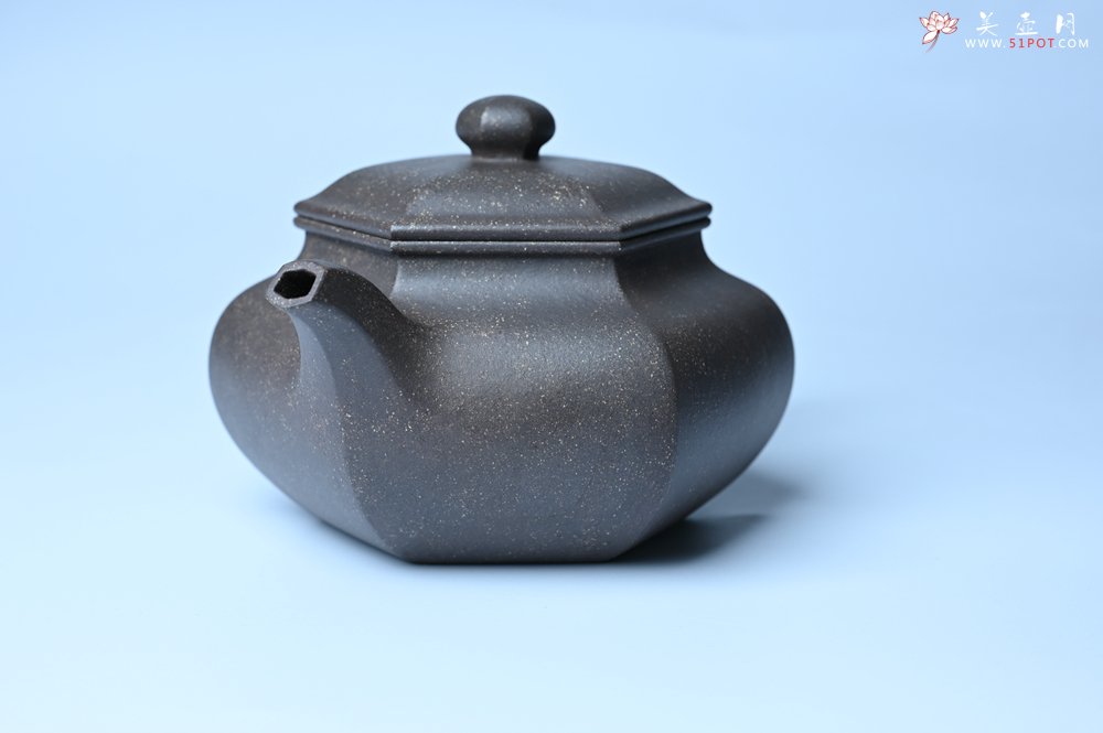 紫砂壶图片：实力派张海艳全手工精工老青灰泥六方仿古壶 气势磅礴 线面挺括平正 - 全手工紫砂壶网