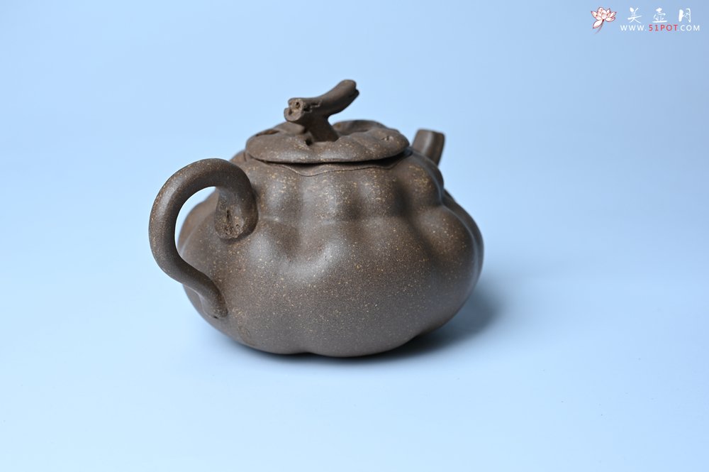 紫砂壶图片：美壶特惠 精致卡盖全手工老青段仿生小花货柿子壶 茶人醉爱 - 全手工紫砂壶网