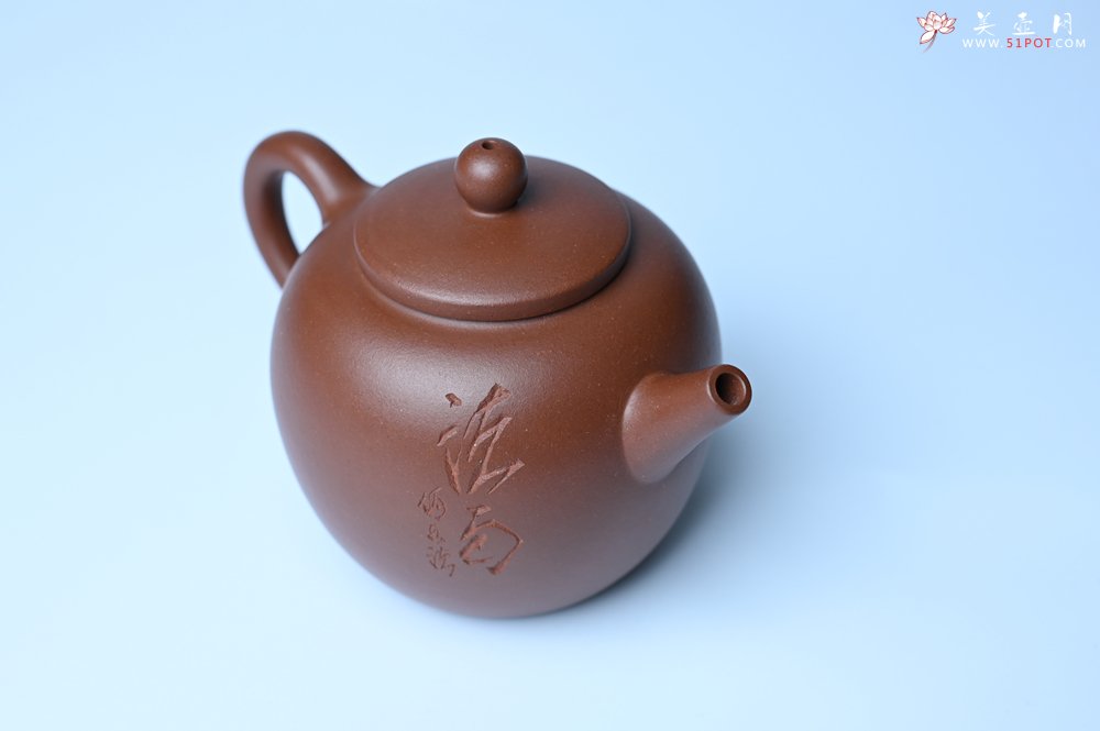 紫砂壶图片：毛国强入室弟子黄云初 特好老紫泥清莲壶 何水法书法清白 刘世涛伯陶刻 - 全手工紫砂壶网