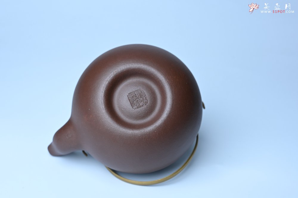 紫砂壶图片：美壶特惠 手工手制精致老紫泥提梁壶 茶人醉爱 - 全手工紫砂壶网