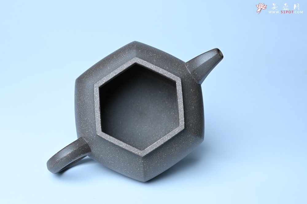 紫砂壶图片：实力派张海艳全手工油润青灰段泥藏六方壶 线面挺快 大气 - 全手工紫砂壶网