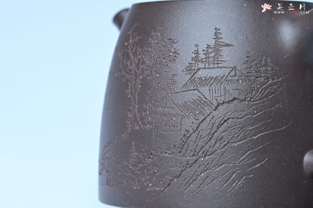 紫砂壶图片：美壶特惠 老紫泥精致山水汉铎壶 茶人醉爱 - 全手工紫砂壶网