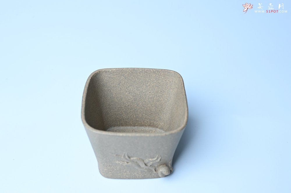 紫砂壶图片：实力派国工周斌（周镔） 采用8000块一捆的特好青段 全手工四方寿桃主人杯 观桃杯 - 全手工紫砂壶网