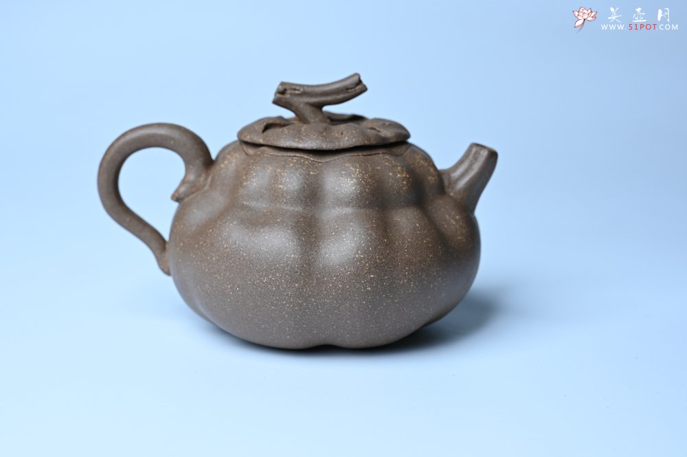 紫砂壶图片：美壶特惠 精致卡盖全手工老青段仿生小花货柿子壶 茶人醉爱 - 全手工紫砂壶网