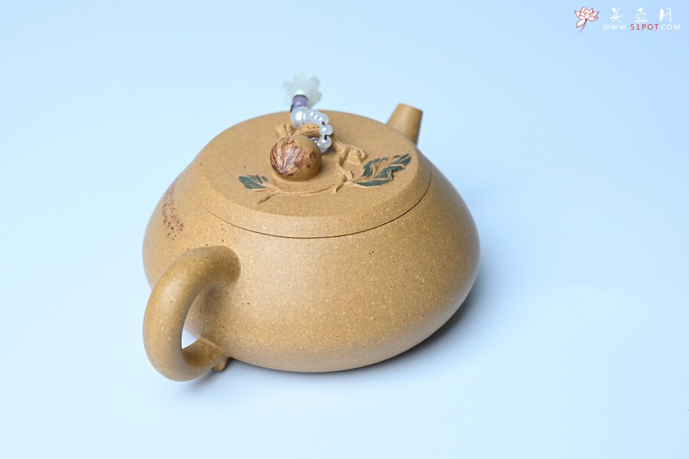 紫砂壶图片：美壶特惠 特好黄龙山段泥香桃壶 桃和叶特灵动 仿生佳作 - 全手工紫砂壶网