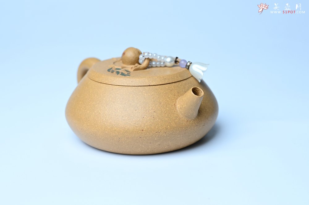 紫砂壶图片：美壶特惠 特好黄龙山段泥香桃壶 桃和叶特灵动 仿生佳作 - 全手工紫砂壶网