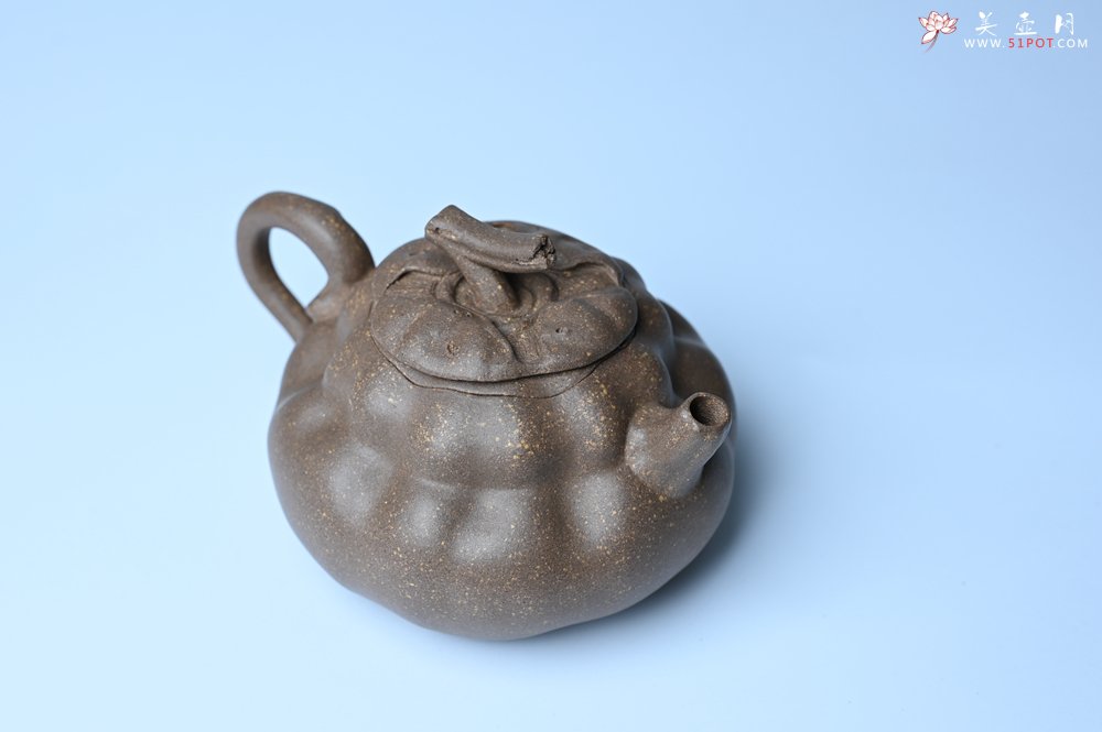 紫砂壶图片：美壶特惠 精致卡盖全手工老青段仿生小花货柿子壶 茶人醉爱 - 全手工紫砂壶网