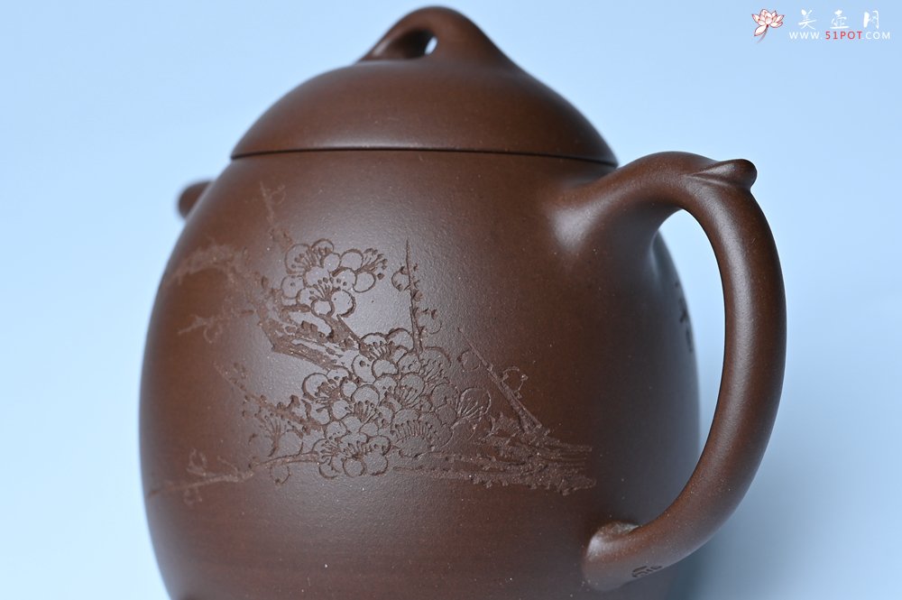 紫砂壶图片：美壶福利特惠 精致特好老紫泥秦权壶 刻梅花 特文气 - 全手工紫砂壶网