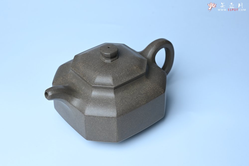 紫砂壶图片：实力派张海艳全手工蟹壳老青段泥精工八方侧角壶 气势磅礴 - 全手工紫砂壶网